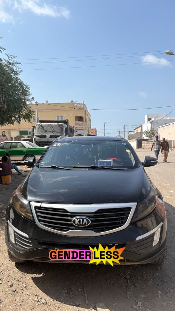 Kia Sportage 2013, essence, automatique - Véhicule familial confortable — photo 1