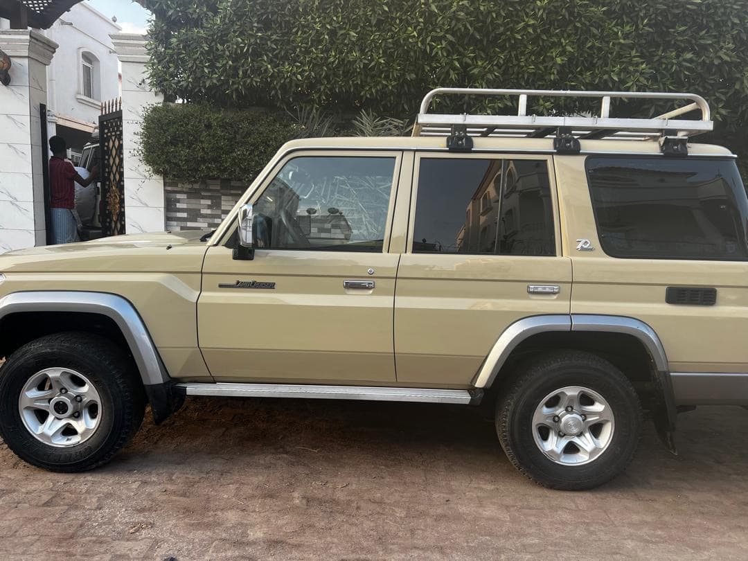 Land Cruiser Hard-top 2023, diesel, 9 places, toutes options — photo 1