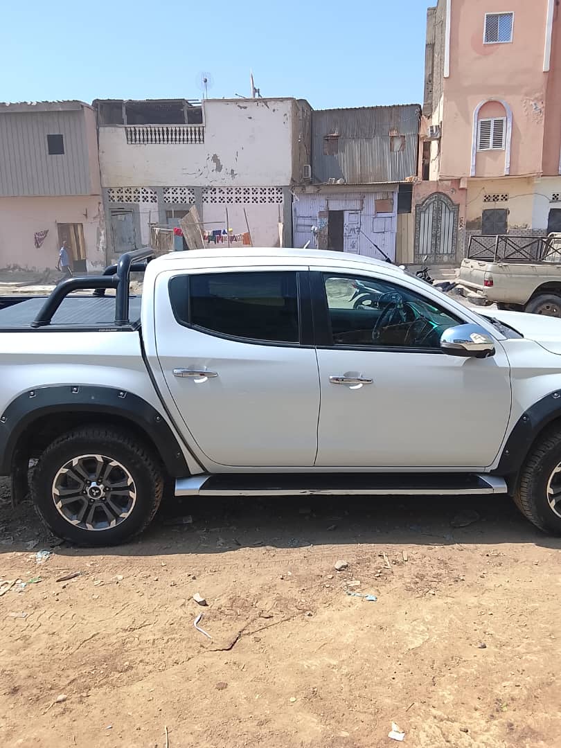 Mitsubishi L200 Triton, diesel, automatique, 25300 Km — photo 1