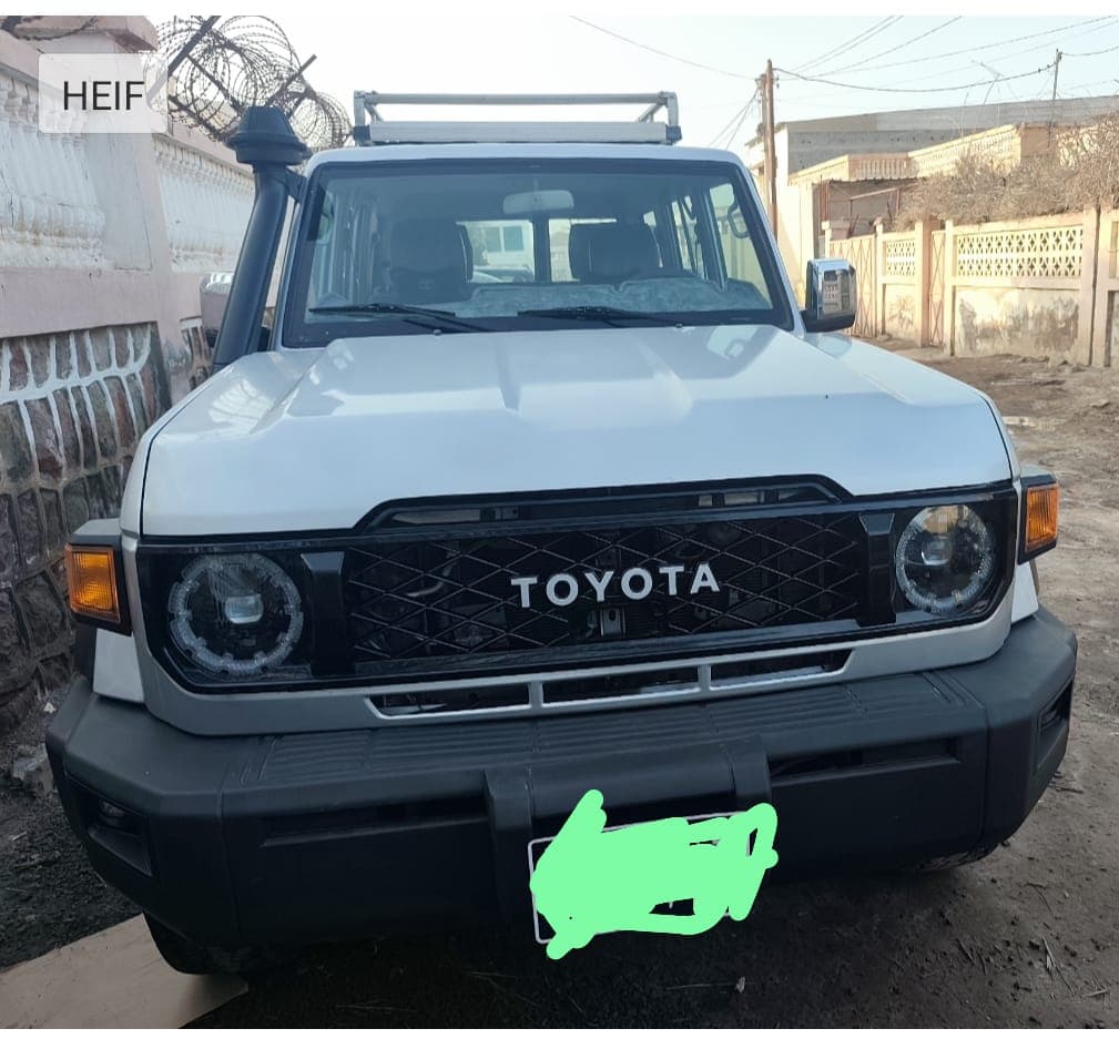 Toyota LC76 Hard Top diesel, robuste et puissante — photo 1