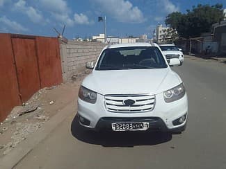 Hyundai Santa Fe 2011, SUV diesel confortable et économique en carburant — photo 1