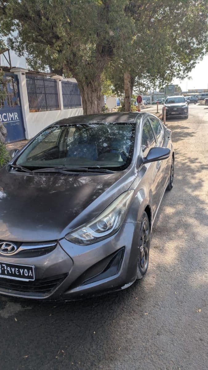 Hyundai Avante 2016 toutes options, boîte automatique, état impeccable — photo 1