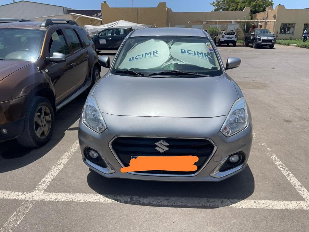 Suzuki Dzire 2022, essence, boîte automatique, bon état — photo 1