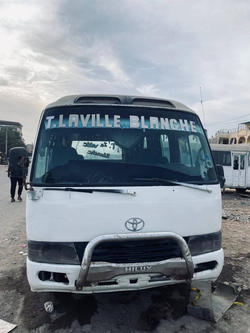 Bus Toyota Coaster 25 places, moteur d'origine, excellent état — photo 1
