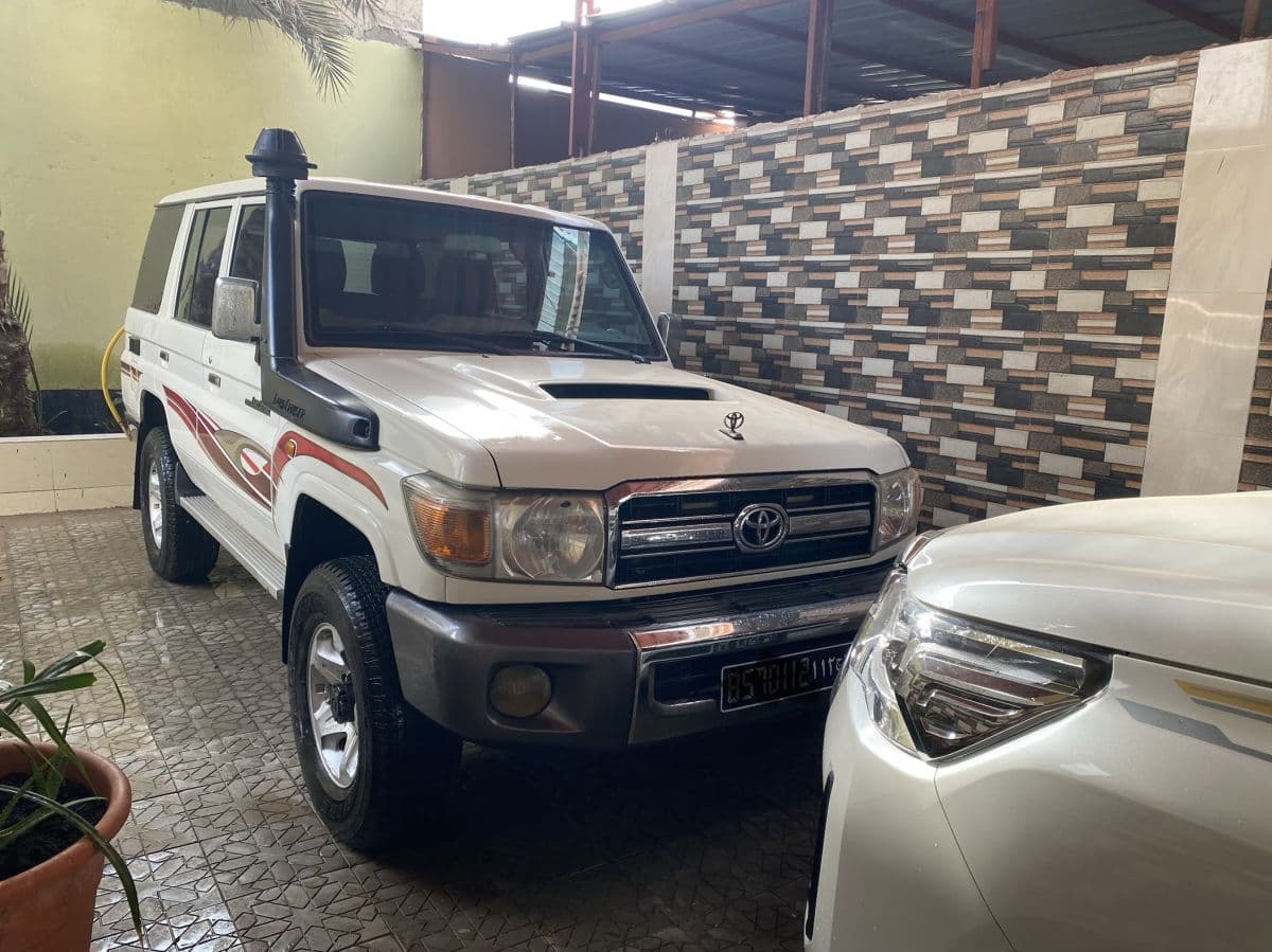 Toyota Land Cruiser 76 2017 diesel, 89 247 km — photo 1