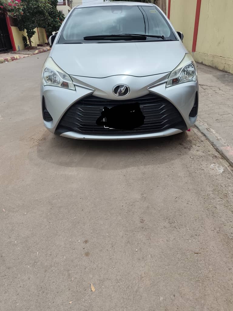 Toyota Vitz 2019, essence, en excellent état — photo 1