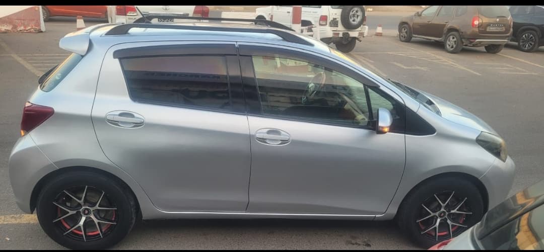 Toyota Yaris 2015 essence, automatique, faible consommation — photo 1