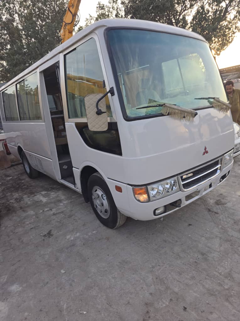 2 Mitsubishi Rosa 2017/2018, diesel, 35/25 places, manuelle — photo 1