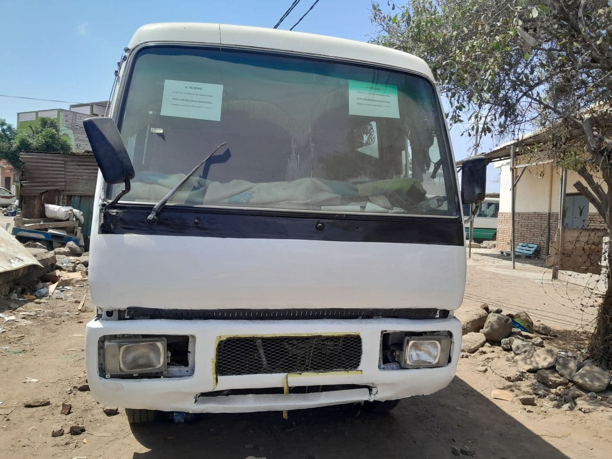 Mitsubishi Rosa 25 places en excellent état — photo 1