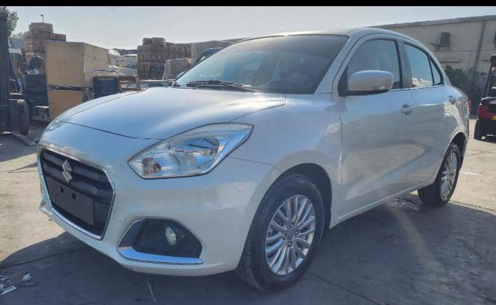 Suzuki Dzire 2022, essence, boîte automatique, en excellent état — photo 1
