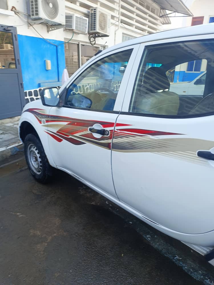Mitsubishi L200 Triton 2013 en excellent état — photo 1