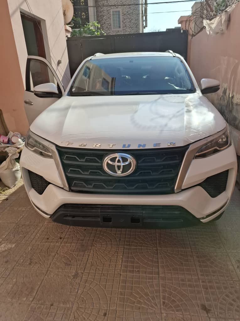 Toyota Fortuner 2024, automatique, gasoil, 1500km, full options — photo 1