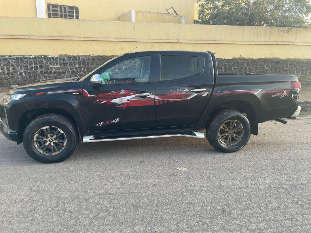 Mitsubishi L200 2022, diesel, manuel, full option — photo 1