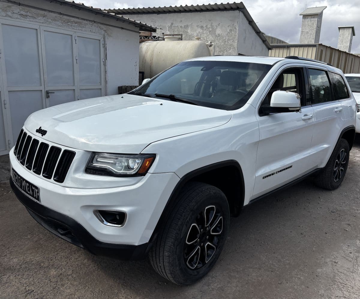 4x4 Jeep Grand Cherokee 2014 — photo 1