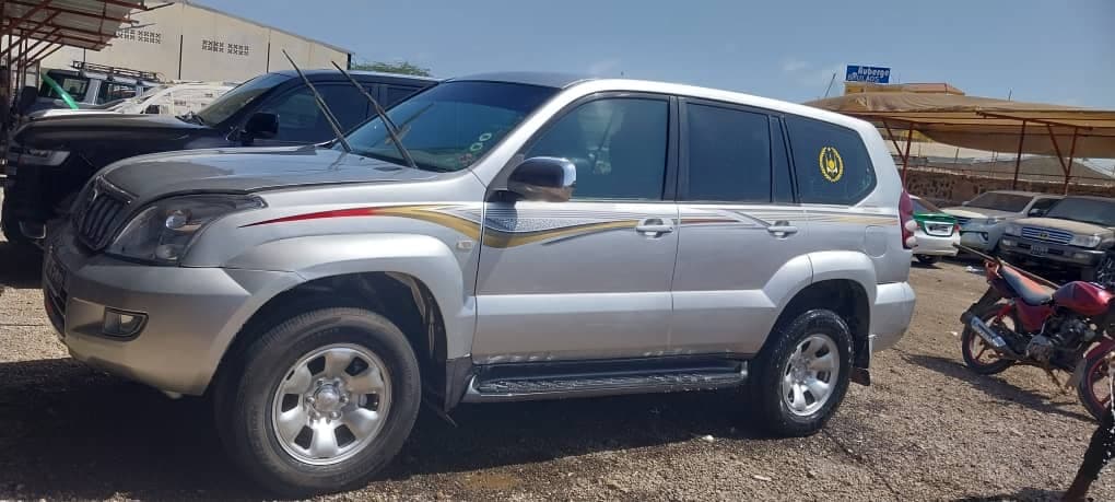 Toyota Land Cruiser Prado 2008, diesel, système 4x4, tout terrain — photo 1