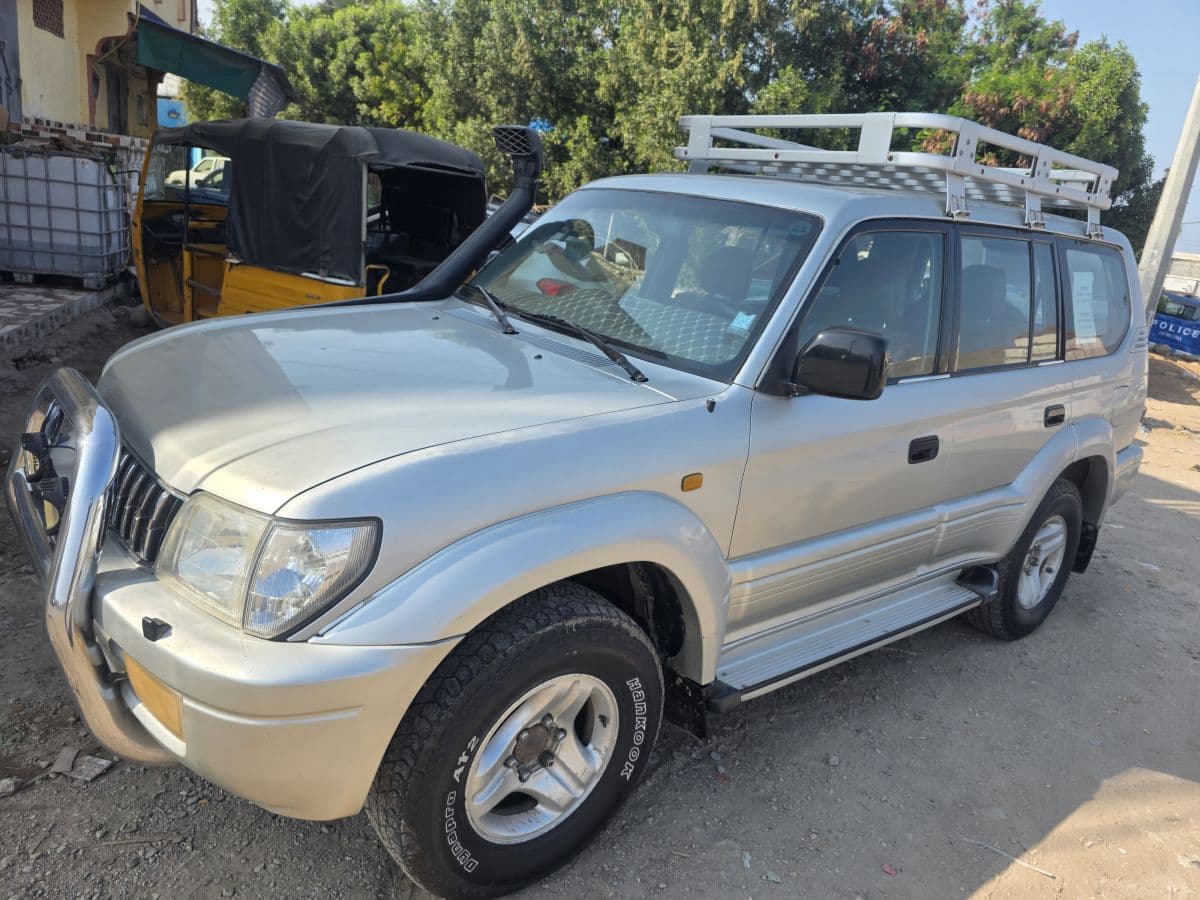Toyota Prado en bon état, disponible immédiatement — photo 1